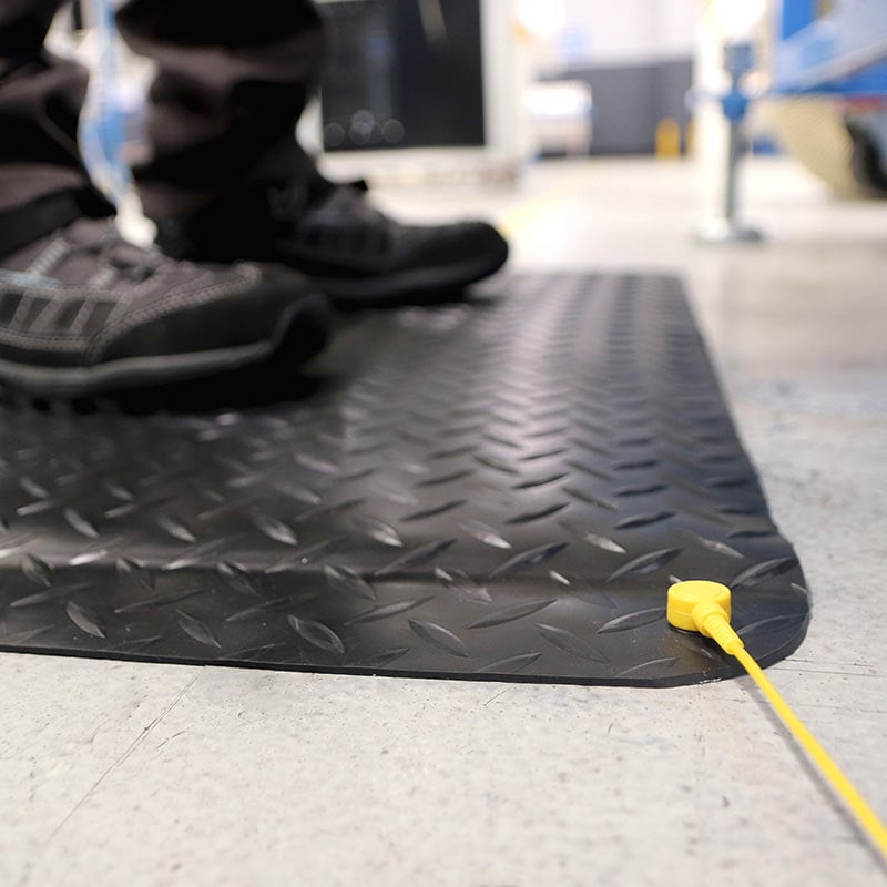 Deckplate anti-static ESD anti-fatigue mat with male grounding stud