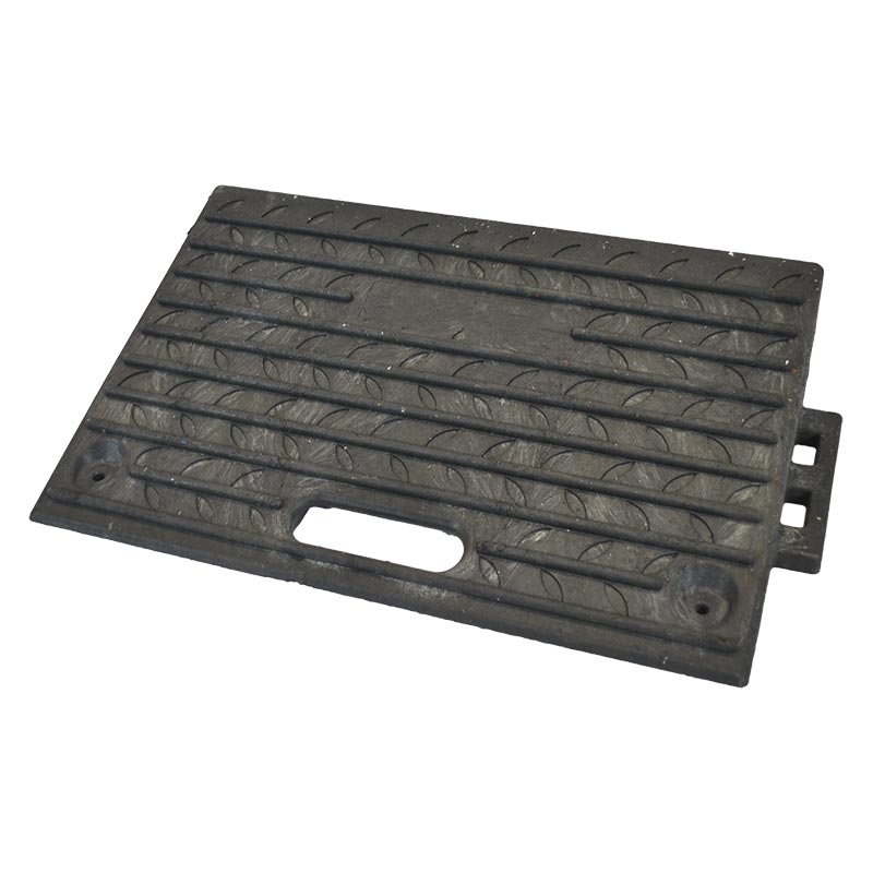Rubber kerb ramp with joining block