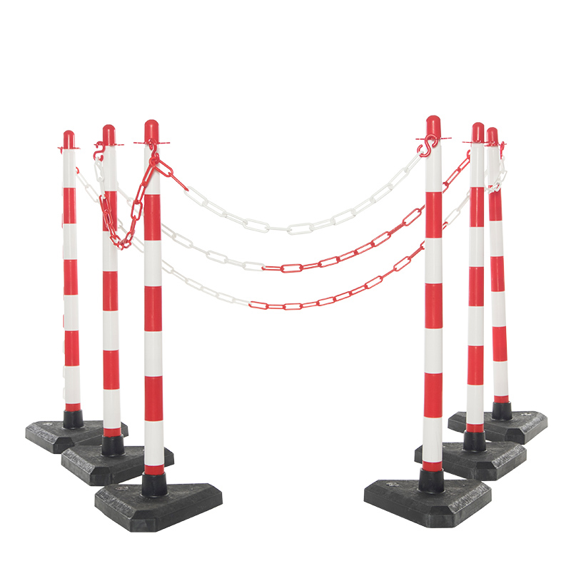 4 Concrete Base Post & Chain Kit With Red & White Chain