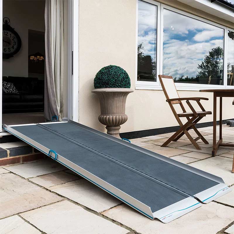 Aerolight Xtra folding access ramp