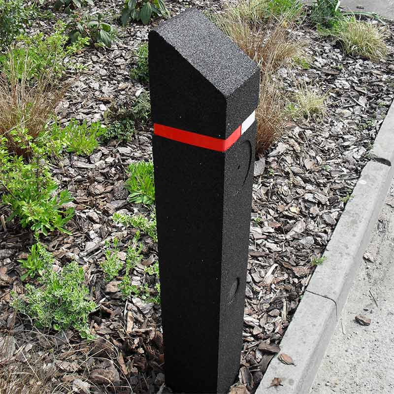 Berkeley mitre head recycled rubber bollard