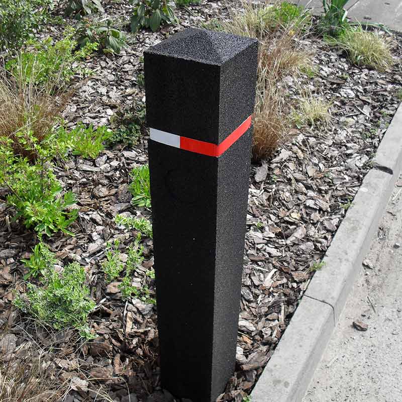 Berkeley pyramid head recycled rubber bollard