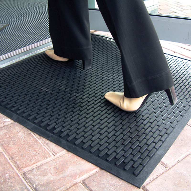 Coba-scrape rubber entrance mat