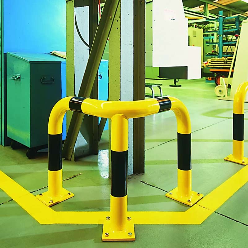 Corner protection guard in warehouse