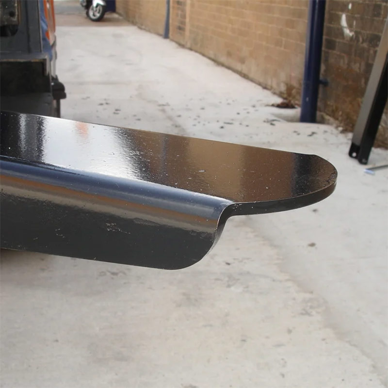 Forklift extension sleeve toe