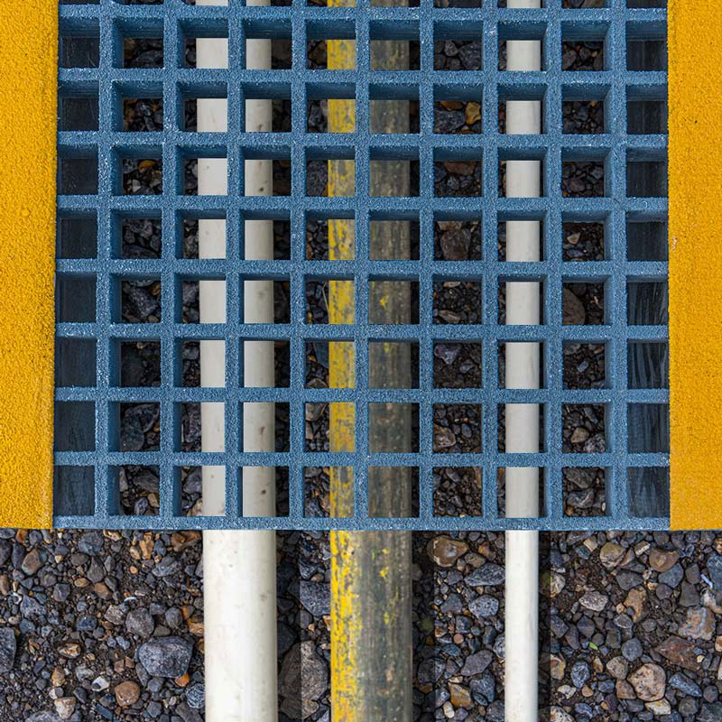 GRP step-over platform anti-slip grille