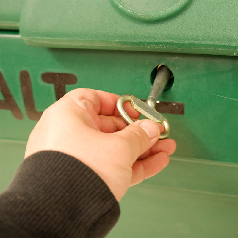 Heavy-duty green grit bin with key lock