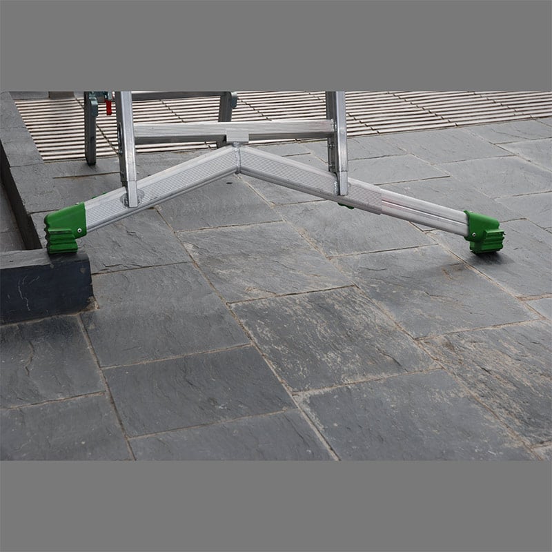 Ladder stabiliser used on uneven ground