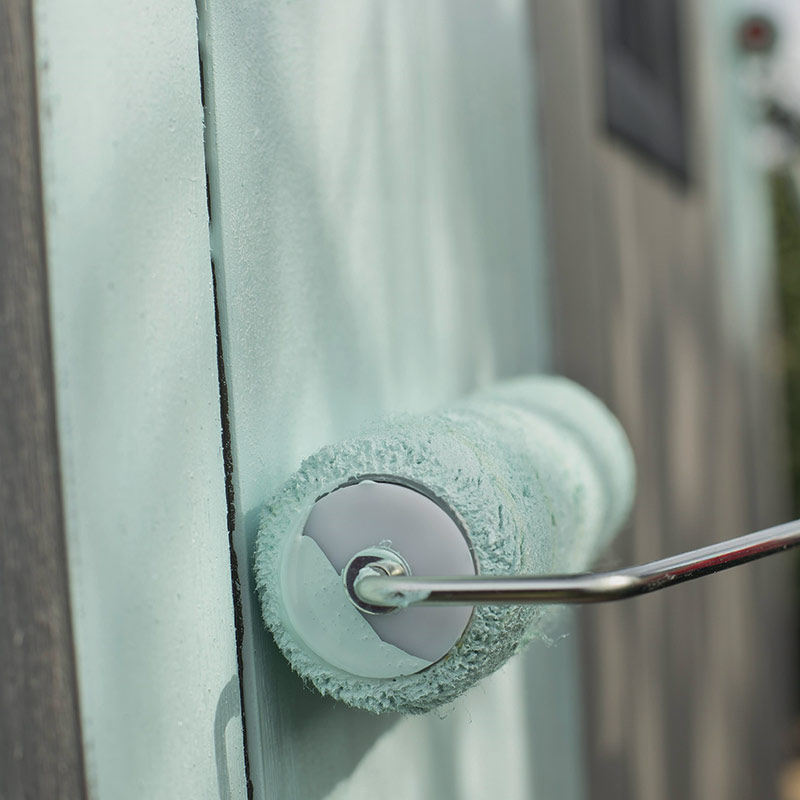 Plastic outdoor cupboard can be painted