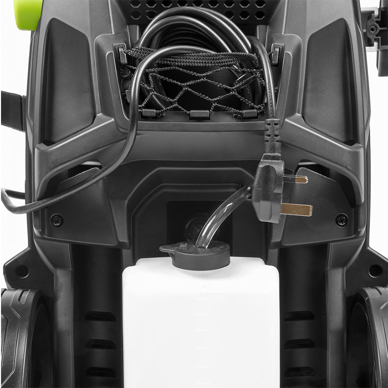 Sealy pressure washer with built-in detergent