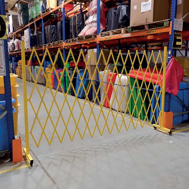 4.2m temporary expanding steel barrier used in warehouse