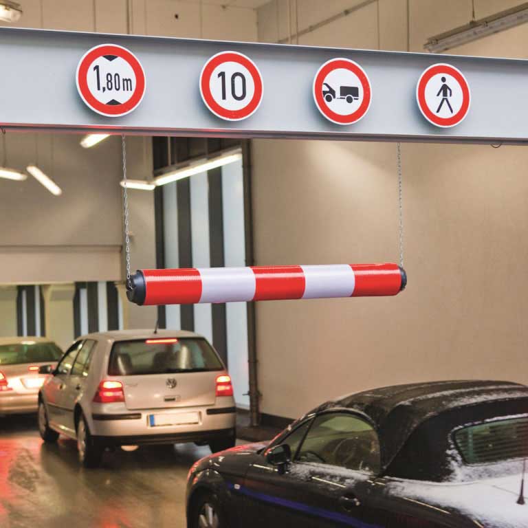 TRAFFIC-LINE reflective height restrictor bar with chain