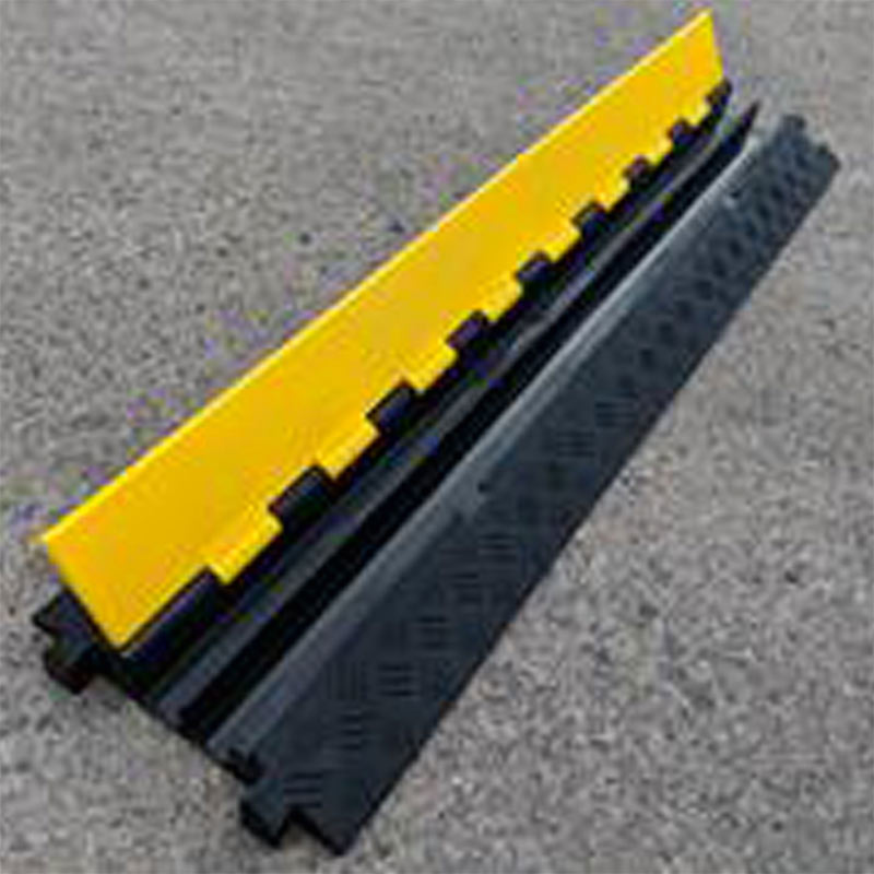 Traffic-line cable protection ramp with top-loading lid