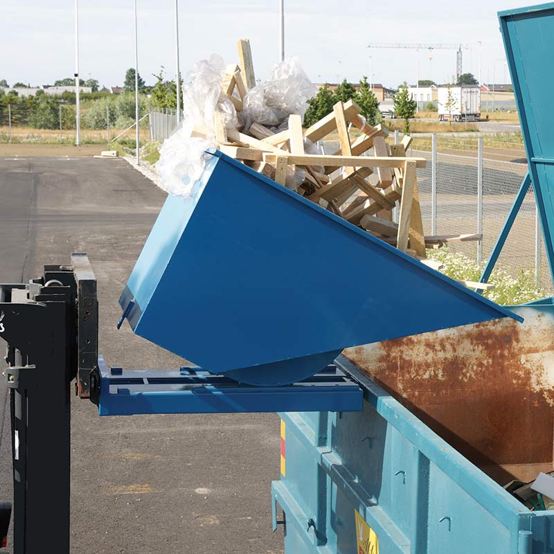 Universal forklift tipping skip