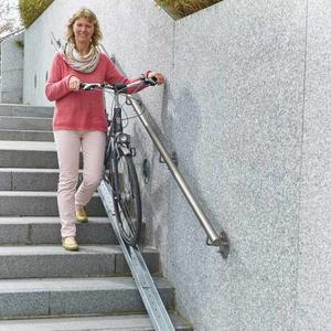 Extending bike ramp for use on stairs