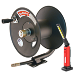 Manual rewind reel for pressure washer hose with free worklight