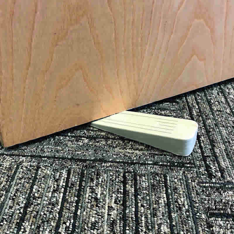 travel door wedge