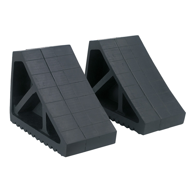 Rubber wheel chocks for vehicles up to 10 tonnes